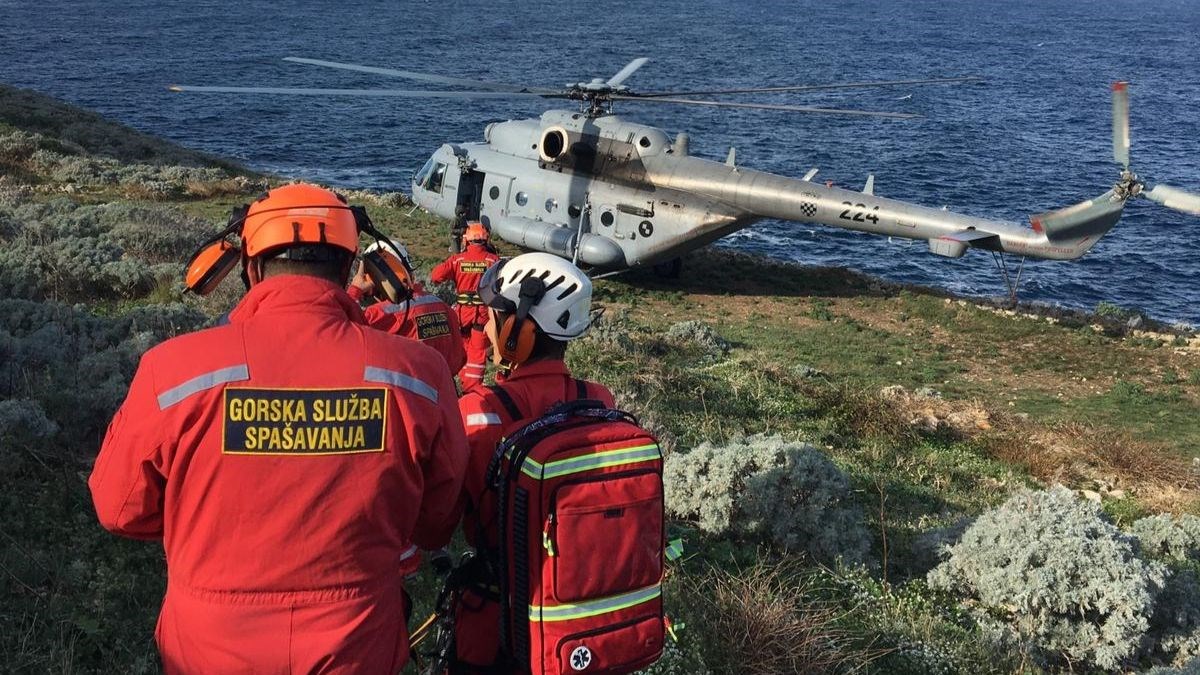 Svjetioničar s Palagruže zbog juga slomio ruku, po njega došao helikopter